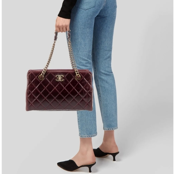 Chanel Quilted Lambskin Perfect Edge Tote - Picture 15 of 15